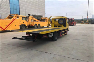 曲江非事故拖车