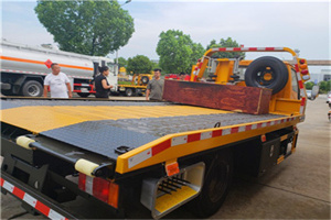 曲江附近拖车电话号码服务